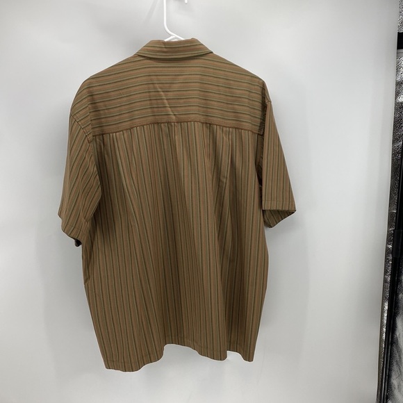 REI UPF 50 Casual Short Sleeve Button Down Shirt side pocket - Picture 11 of 11